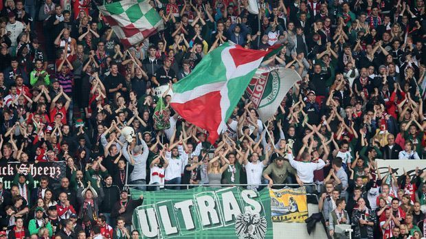 
                <strong>Platz 12: FC Augsburg</strong><br>
                Der FC Augsburg konnte dagegen bei den Verkaufszahlen zulegen. Eine starke Saison und die damit verbundene Qualifikation für die Europa League ließ den Dauerkarten-Verkauf der Augsburger von 17.800 auf 19.000 steigen.
              