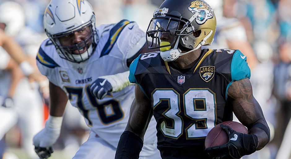 
                <strong>Tashaun Gipson (Jacksonville Jaguars) in Week 10</strong><br>
                Beim 20:17 seiner Jacksonville Jaguars über die Los Angeles Chargers wurde Tashaun Gipson der vermeintlich erste Touchdown nach drei Jahren zurückgepfiffen. Der Safety hatte den Ball nach einem Fumble von Tailback Austin Ekeler über 35 Yards in die Endzone getragen. Doch nach dem Review der Szene erkannten die Referees plötzlich, dass der Jaguars-Profi vorher von einem Gegner zu Boden gebracht worden sein soll. Statt des Touchdowns kam das Team aus Florida in einem späteren Drive nur noch auf ein Field Goal und rettete sich so in die letztlich erfolgreiche Verlängerung.
              