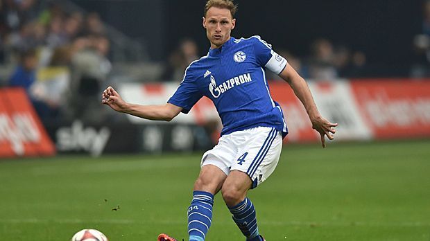 
                <strong>Benedikt Höwedes (Schalke 04)</strong><br>
                Benedikt Höwedes hat allen Avancen aus dem Ausland widerstanden und bleibt bei seinem Heimatverein Schalke 04. Bei den Königsblauen trägt der 27-Jährige auch weiterhin die Kapitänsbinde - bereits in der fünften Saison.
              
