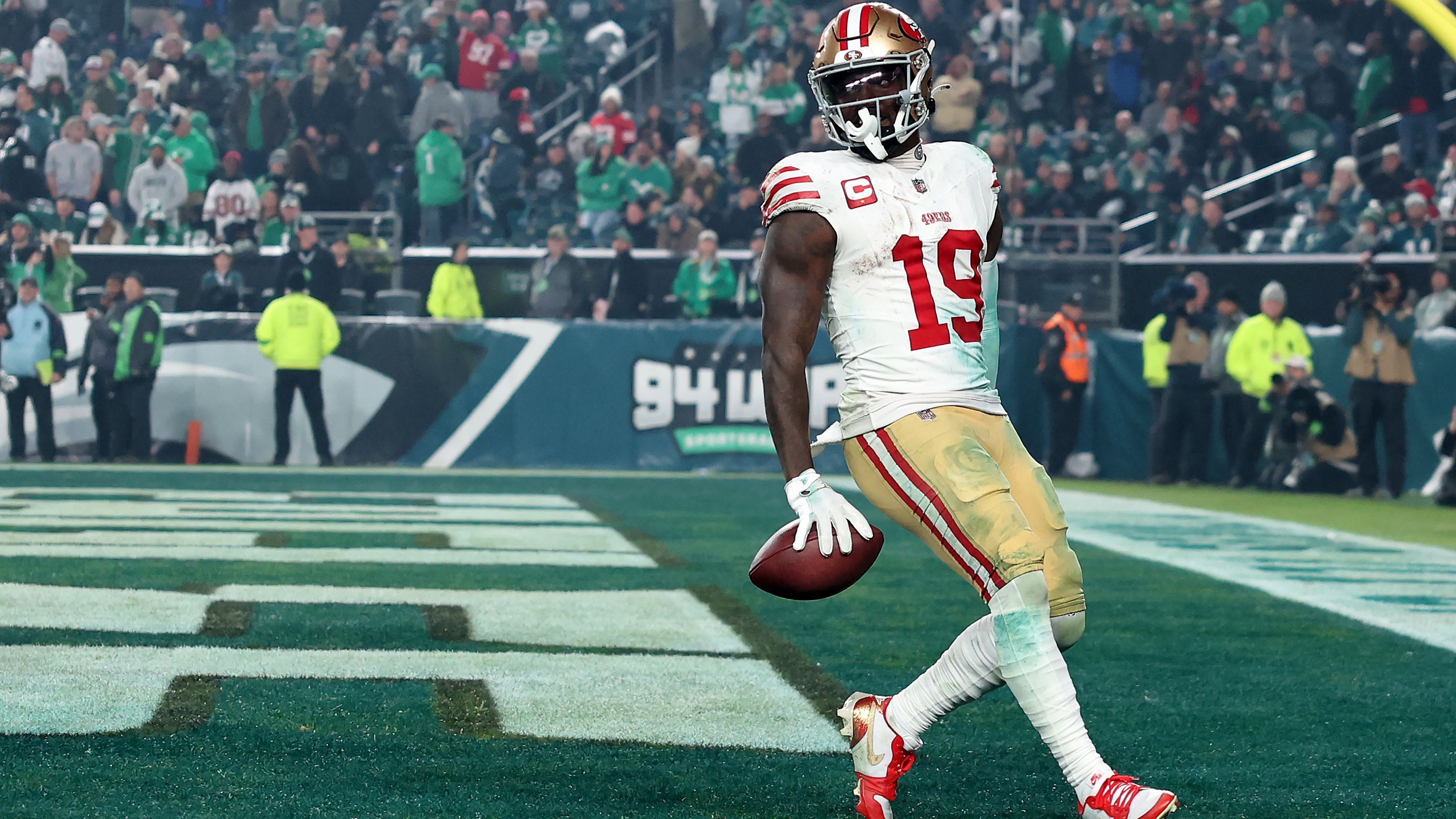 <strong>Gewinner: Deebo Samuel (San Francisco 49ers)</strong><br>Es ist deutlich öfter als nur ein Mal schief gegangen, nachdem ein Spieler seinen Mund überdurchschnittlich weit aufgemacht hat. Wide Receiver Deebo Samuel hatte es im Vorfeld der Partie gegen die Philadelphia Eagles ganz schön auf den kommenden Gegner abgesehen. "Mit Brock Purdy wäre es nicht einmal knapp geworden", sagte er zum Beispiel zum letzten Spiel.