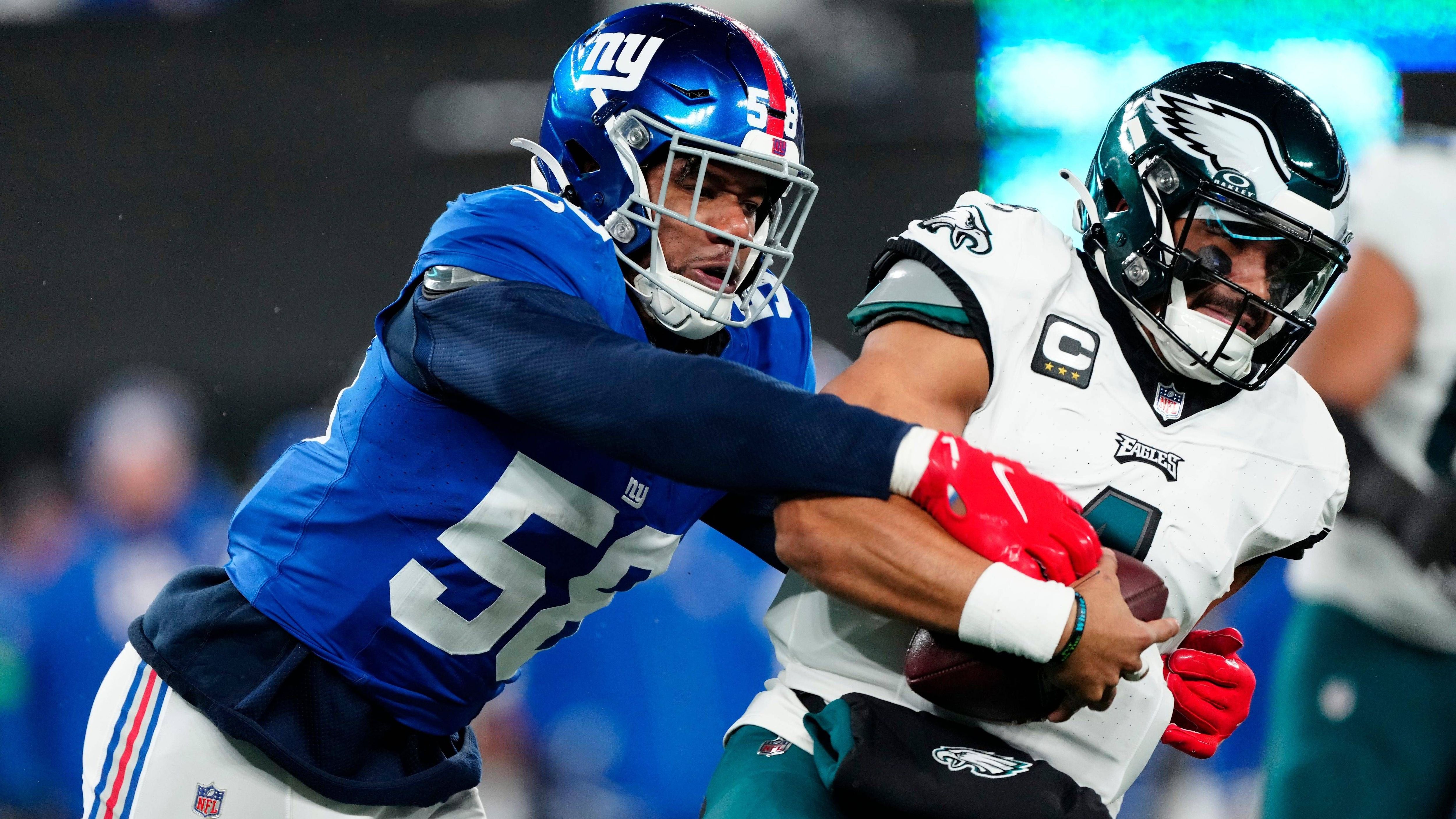 <strong>New York Giants: Bobby Okereke (LB)</strong><br>Schaut man sich die Statistiken von Okereke aus der letzten Saison an, verwundert es, dass der Linebacker nicht im Pro Bowl stand. 149 Tackles, 2,5 Sacks, vier Forced Fumbles, zwei Interceptions und zehn verteidigte Pässe - zusammen mit Dexter Lawrence war er die Lebensversicherung der Giants-Defense. In einem besseren Team wäre er ein Pro Bowler gewesen.