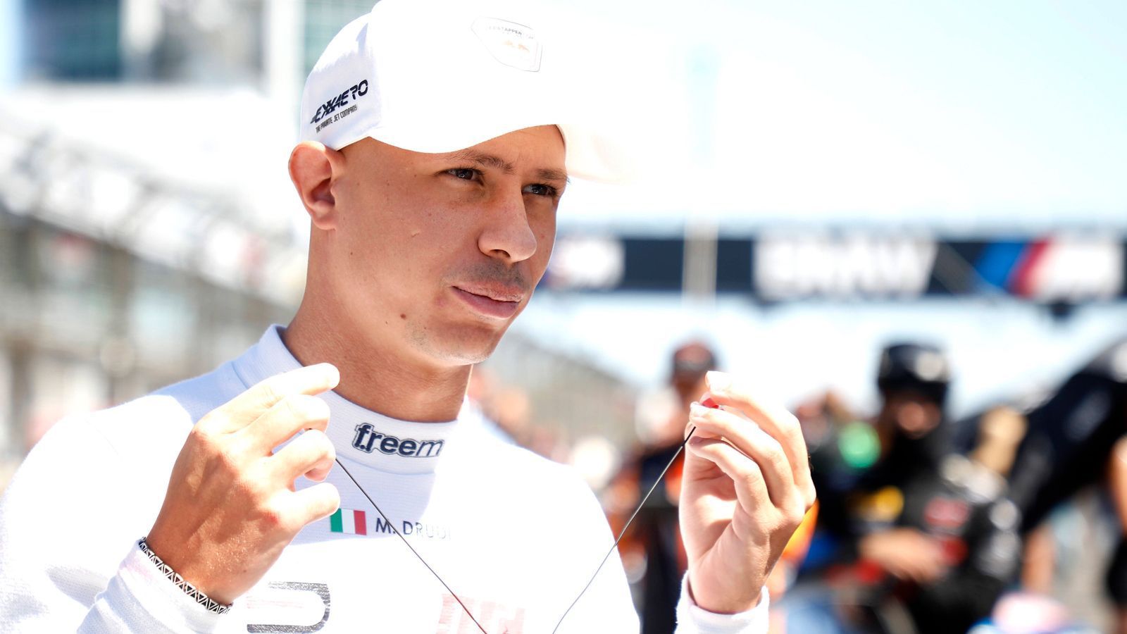 
                <strong>Mattio Drudi</strong><br>
                Schon 2020 bei den 24 Stunden von Spa hieß Niederhauser Teamkollege Mattio Drudi. Nun gehen sie auch in der DTM gemeinsam auf Punktejagd. Der 24-jährige Italiener startete zuletzt unter anderem im ADAC GT Masters.
              