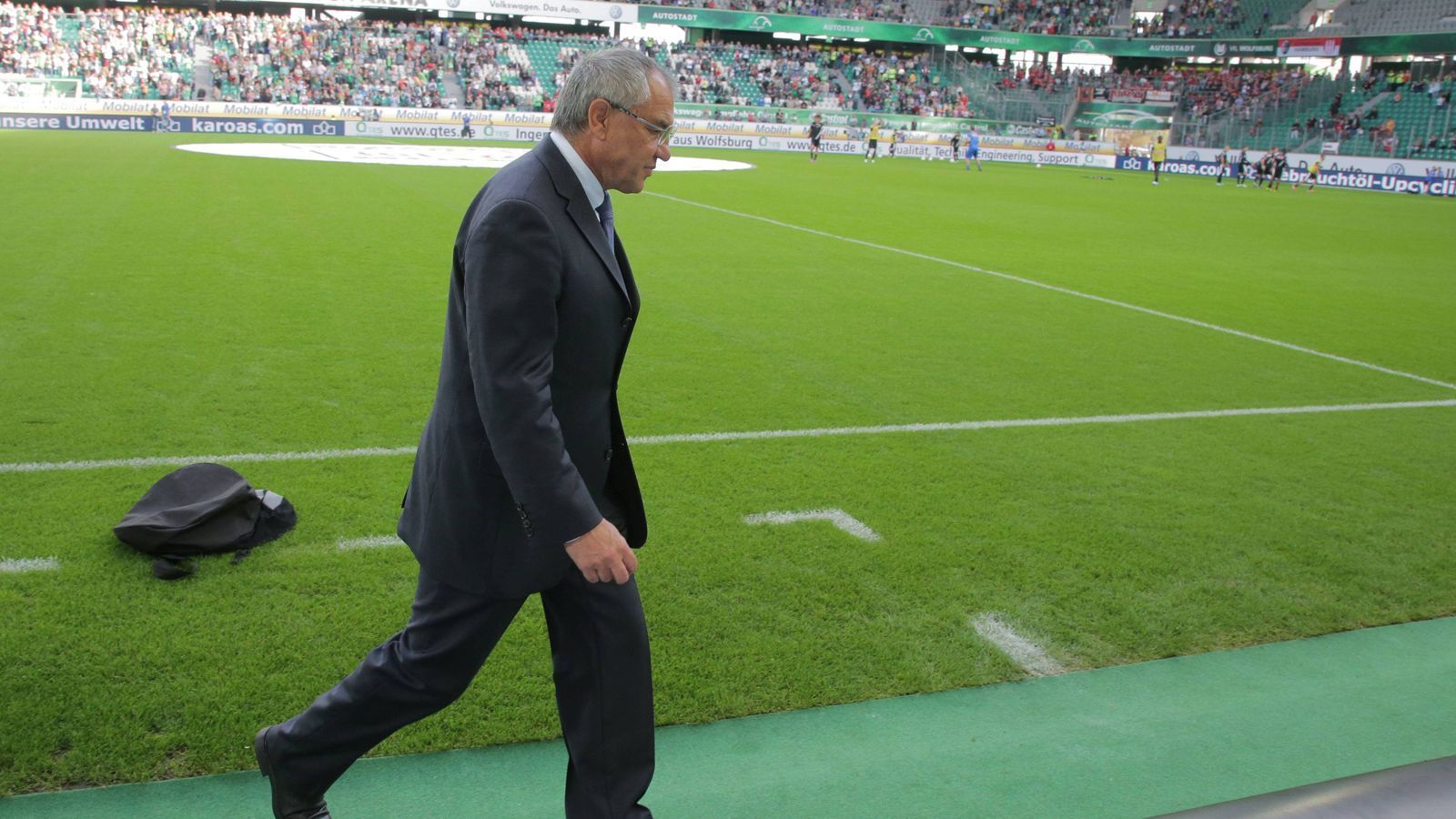 
                <strong>2012/13: Felix Magath (VfL Wolfsburg)</strong><br>
                Nach dem 8. Spieltag -Datum: 25.10.2012 -Tabellenplatz: 18 -Nachfolger: Interimstrainer Lorenz-Günther Köstner, danach Dieter Hecking)
              