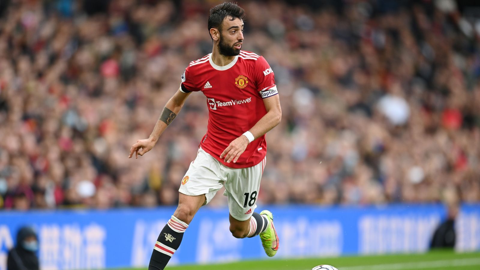 
                <strong>Bruno Fernandes (Manchester United)</strong><br>
                Position: Offensiver Mittelfeldspieler - Alter: 27 Jahre - Nationalität: Portugal
              