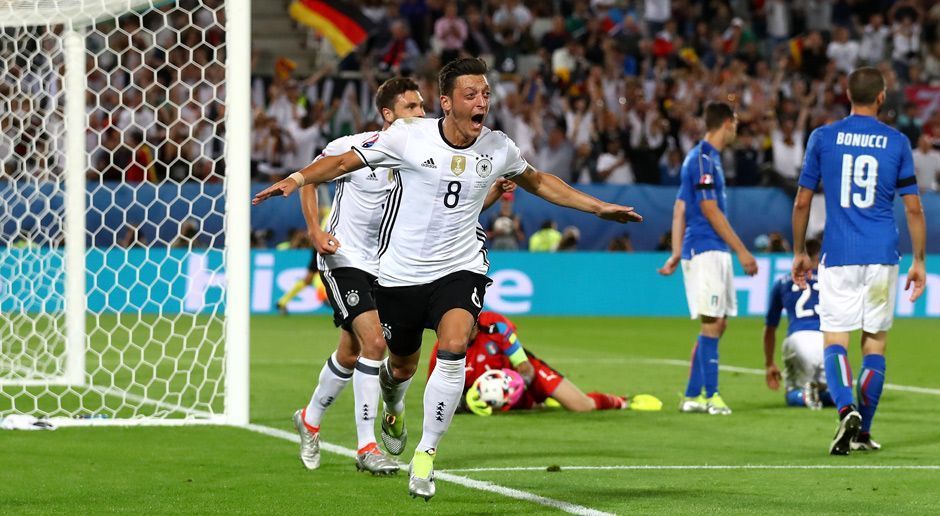 
                <strong>Die 10 emotionalsten deutschen EM-Momente</strong><br>
                Im Viertelfinale sollte DER Kracher warten: Italien! Deutschland bestimmte das Spiel, kam jedoch nicht zu vielen zwingenden Torchancen. In der 65. Minute konnte Mesut Özil jedoch den Bann brechen. Nach einer tollen Kombination über Gomez und Hector vollendete der Mittelfeldmotor im Zentrum. Das DFB-Team war auf dem besten Weg ins Halbfinale, bis ...
              