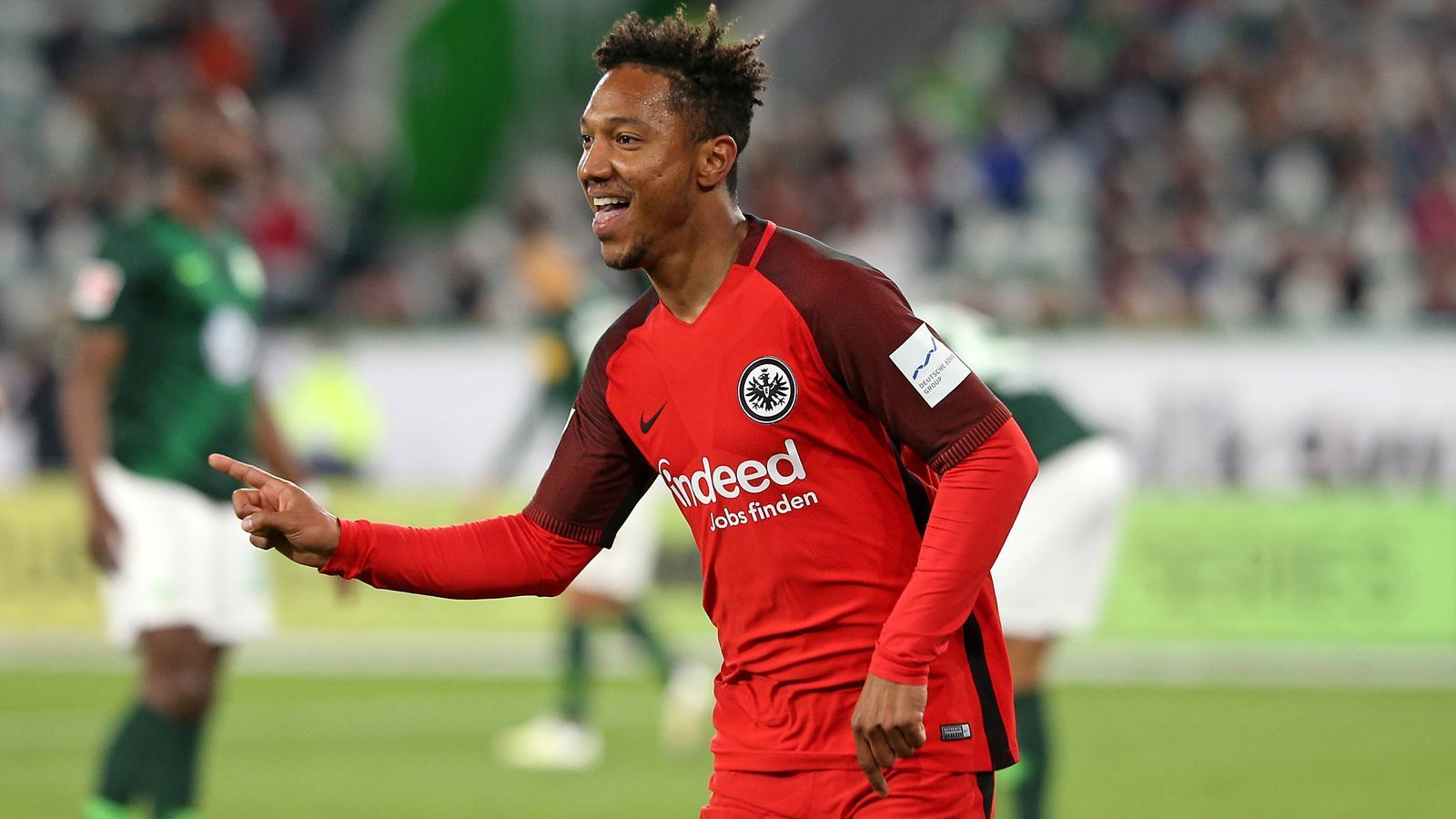 
                <strong>Joker-Tore: De Guzman stellt historischen Bundesliga-Rekord ein</strong><br>
                Die Bundesliga-Trainer scheinen in der Saison 2018/19 bislang ein besonders gutes Händchen für brauchbare Joker zu haben. Schon am 30. Spieltag stellte nämlich Frankfurts Joker Jonathan de Guzman mit seinem Tor zur zwischenzeitlichen 1:0-Führung in Wolfsburg eine historische Bundesliga-Bestmarke ein. Der Mittelfeldspieler erzielte das 124. Joker-Tor der laufenden Spielzeit und sorgte damit dafür, dass die Marke aus der bisherigen Joker-Rekordsaison 2016/17 eingestellt wurde. Nun haben die Einwechselspieler noch vier Spieltage lang Zeit, um in der laufenden Saison noch einen neuen Rekord in dieser Kategorie aufzustellen. (Quelle: optafranz/twitter)
              