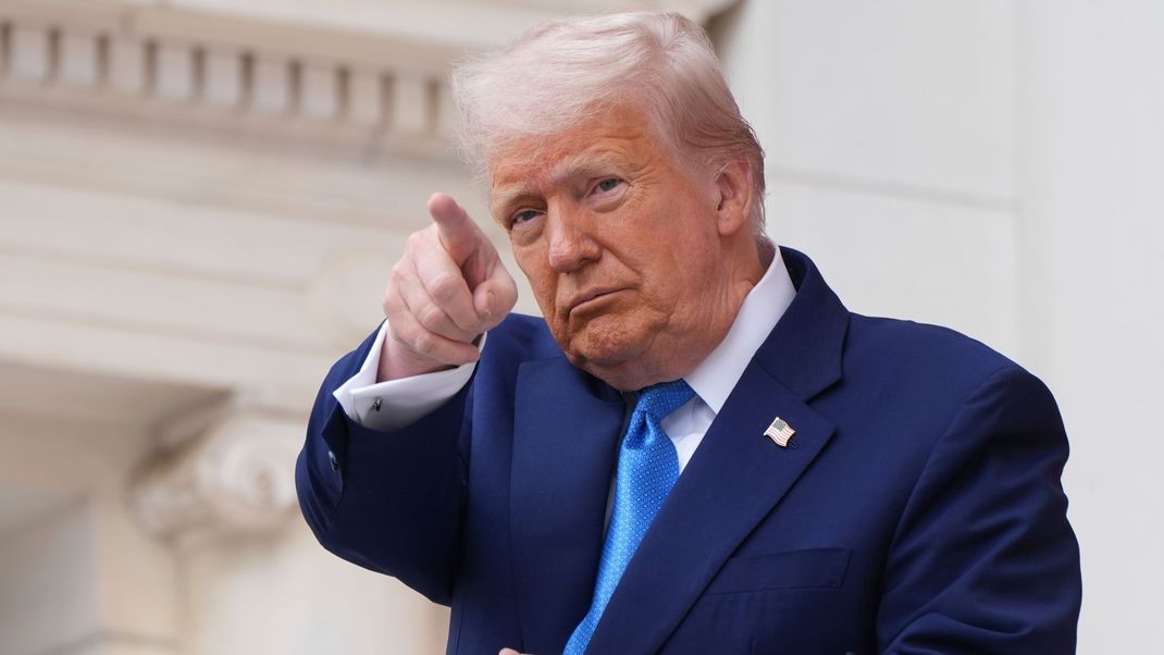 Donald Trump spricht am Memorial Day auf dem Arlington National Cemetery.