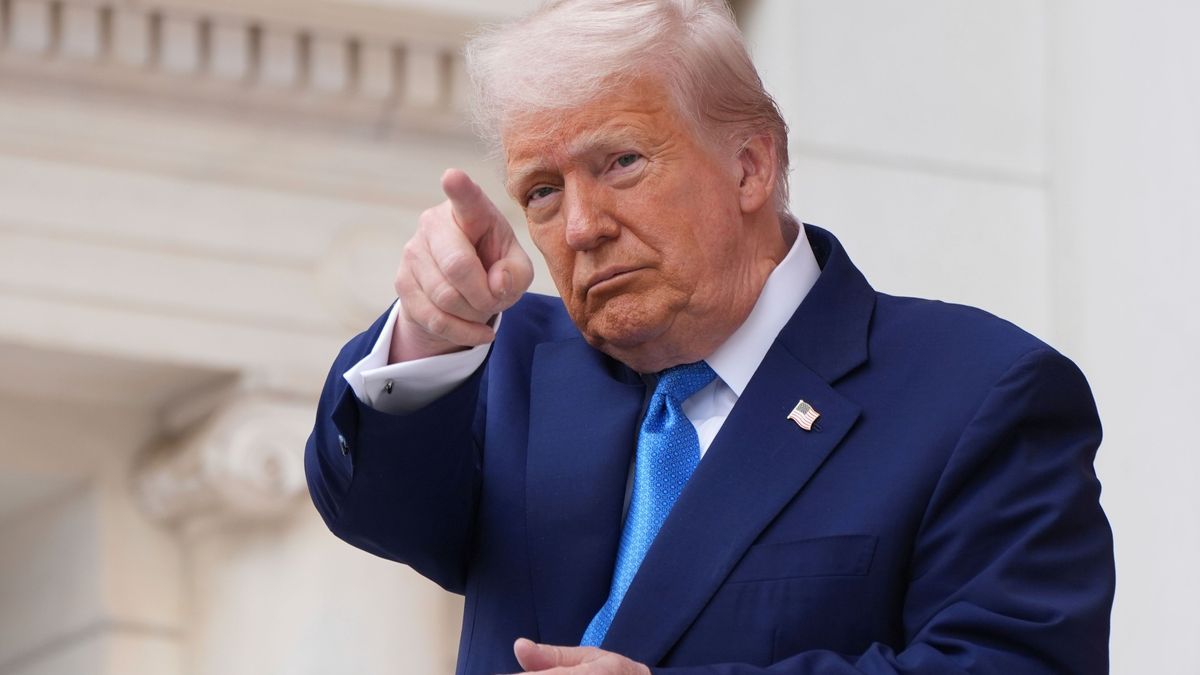 Donald Trump spricht am Memorial Day auf dem Arlington National Cemetery.