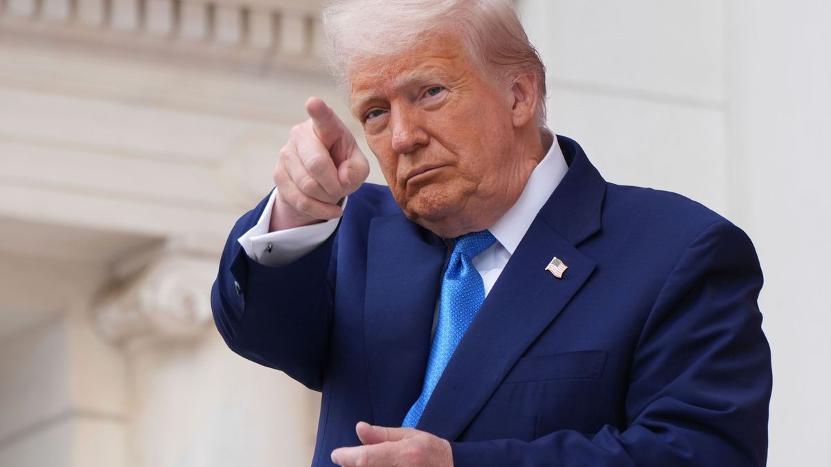 Donald Trump spricht am Memorial Day auf dem Arlington National Cemetery.