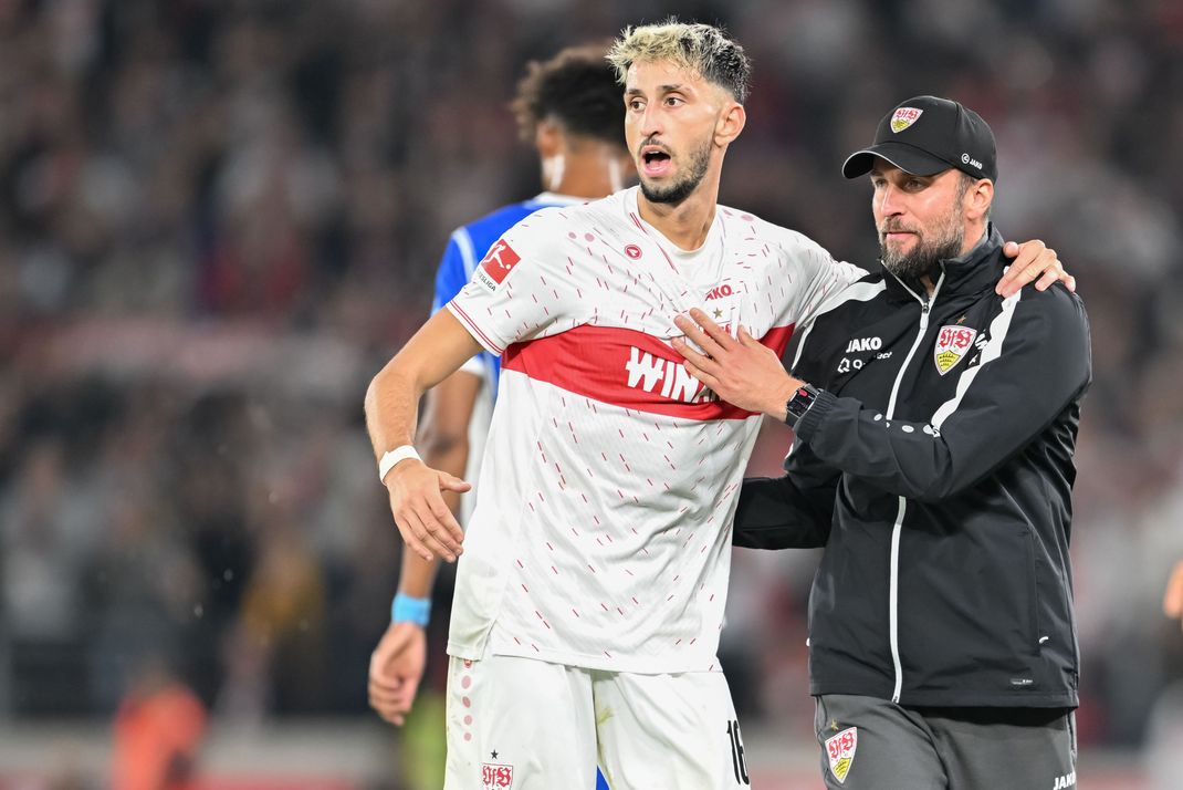 Der Vater des VfB-Erfolgs: Mit Trainer Sebastian Hoeneß (r.) sind die Stuttgarter in ganz anderen Sphären unterwegs