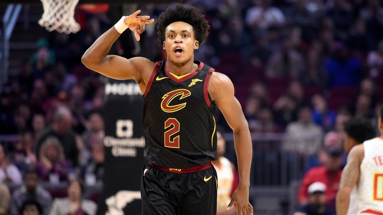 
                <strong>5. Pick: Cleveland Cavaliers</strong><br>
                Auch die Cavs sind nach dem Abgang von LeBron James weiter auf der Suche nach dem richtigen Weg. Mit den beiden jungen Talenten Collin Sexton und Kevin Porter Jr. lässt sich etwas aufbauen. Dazu kommt Rebound-Maschine Andre Drummond. Ein weiterer dominanter Spieler im Frontcourt würde den Cavs gut tun, im Backcourt gibt es aber auch noch Platz.
              