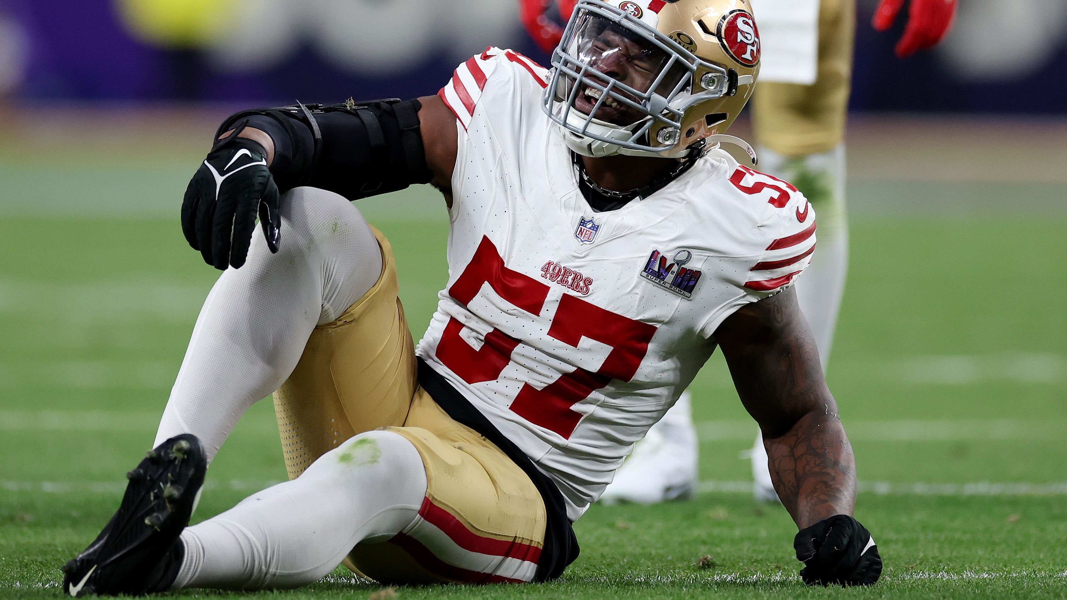 <strong>Dre Greenlaw: Achillessehne</strong><br>Unfassbares Pech für Dre Greenlaw! Der Linebacker der San Francisco 49ers verletzte sich im zweiten Viertel des Super Bowls schwer, als er auf den Platz zurücklief. Die Diagnose lautete: Achillessehnenriss. Er wird wohl die ersten Spiele der anstehenden Saison verpassen. Wann genau er wieder auf dem Platz stehen kann, ist noch unklar.