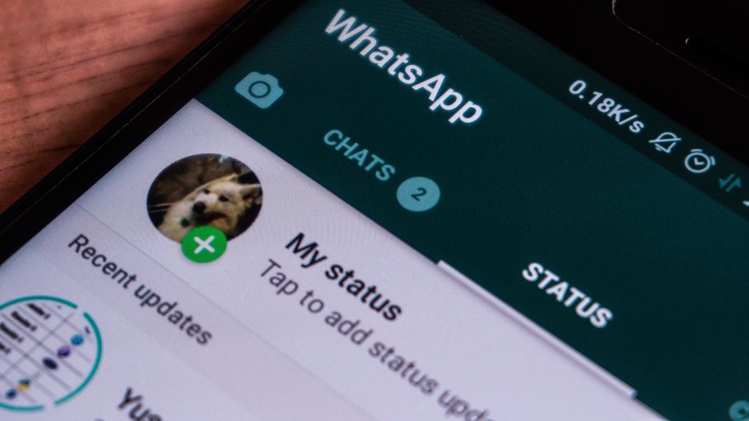 WhatsApp führt eine Änderung bei der Statusanzeige ein – bisher allerdings nur für Android-Nutzer:innen.