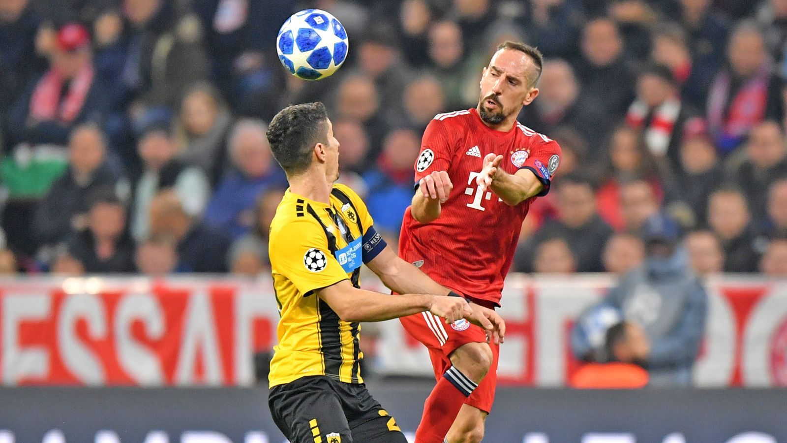 
                <strong>Franck Ribery</strong><br>
                Der Routinier bleibt bis auf einen abgefälschten Schuss aus spitzem Winkel blass. Nach einer Stunde lässt sich der Heißsporn beinahe zu einer Tätlichkeit hinreißen, wahrt aber zum Glück noch die Contenance. Später muss er für Rafinha weichen. ran-Note: 5
              