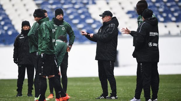 
                <strong>Hannover 96</strong><br>
                ... Hannover 96 sein Lager aufschlägt. Mit ihrem neuen Coach Thomas Schaaf geht es für die Niedersachsen ins Trainingslager.
              