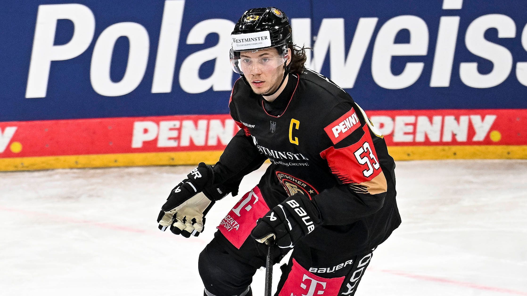 <strong>Moritz Seider (Kapitän)</strong><br>Position: Verteidiger<br>Verein: Detroit Red Wings
