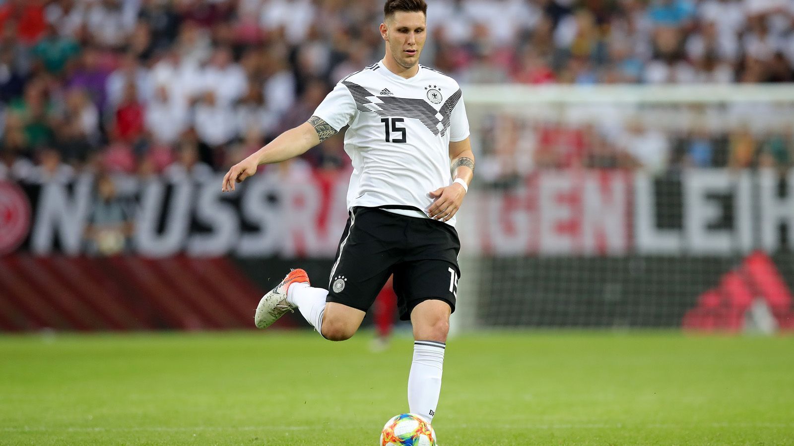 
                <strong>Niklas Süle</strong><br>
                Besitzt keinen zweiten Vornamen.
              