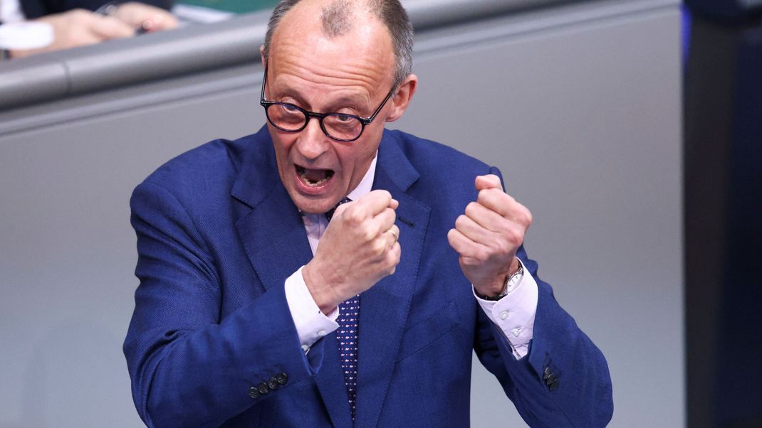 Obwohl die K-Frage bei der CDU noch nicht entschieden ist, meldet Friedrich Merz sicherheitshalber schon mal Interesse an.