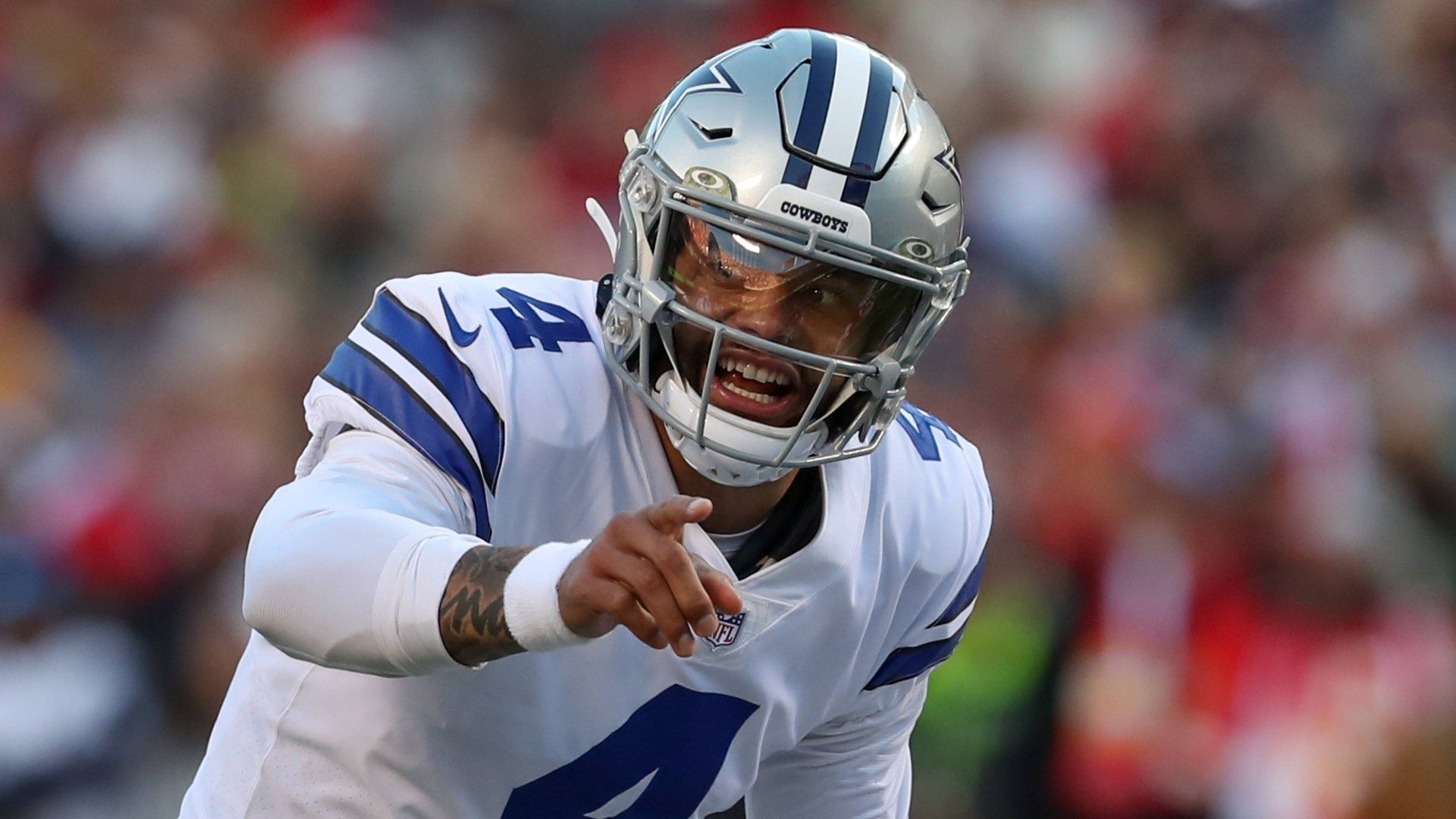 <strong>Dak Prescott (Dallas Cowboys)</strong><br>Bisher hält sich die Franchise zurück. Auf Prescott wartet also eine "Make it or break it"-Saison. Liefert er ab, winkt der dicke Vertrag. Dass er das kann, hat er bereits unter Beweis gestellt. Der 31-Jährige schaffte es bisher bereits drei Mal in den Pro Bowl. Daks einziges Manko: Die Regular Season läuft regelmäßig richtig gut – die Playoffs hingegen desaströs.