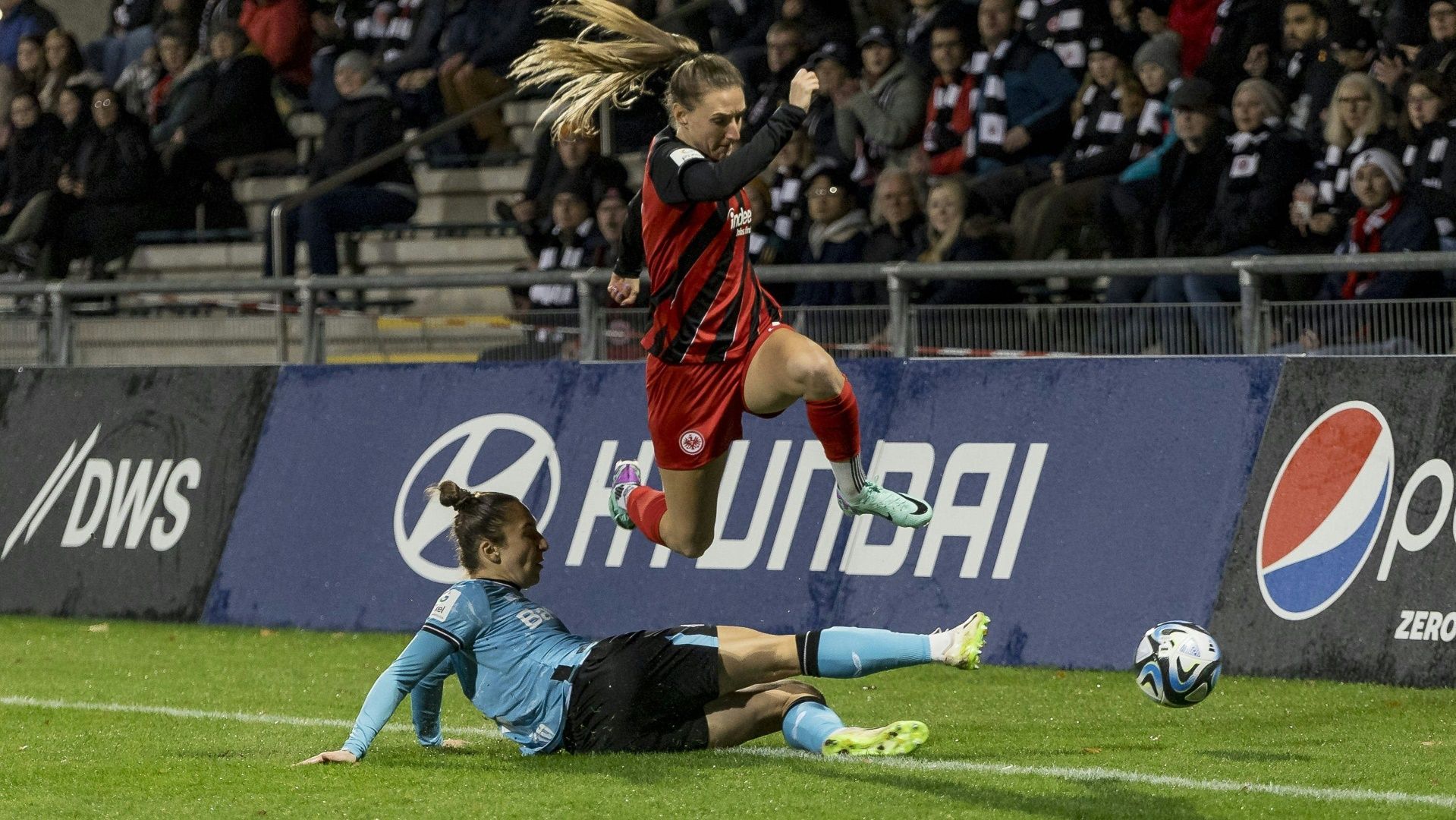 Frauen-Bundesliga: Leverkusen Holt Spätes Remis In Frankfurt