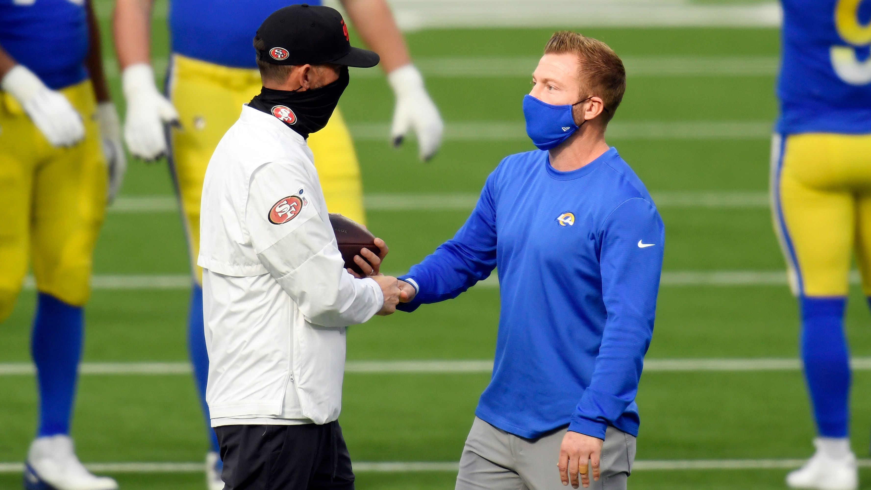 
                <strong>49ers at Rams: Kyle Shanahan vs. Sean McVay</strong><br>
                Es gibt sie immer, die Angstgegner. Seit sechs Spielen warten die Rams auf einen Sieg gegen den NFC-West-Rivalen und so langsam entwickelt vor allem L.A.-Coach Sean McVay ein Trauma. Der 36-Jährige lernte einst unter Mike Shanahan, dem Vater des jetzigen 49ers-Coach Kyle Shanahan. Beide waren bei den damaligen Washington Redskins Assistenztrainer und kennen sich aus dem Effeff. Insgesamt steht McVay bei einer Bilanz von 3-7 gegen Shanahan. Allerdings wird das den Rams herzlichst egal sein, sollte ausgerechnet im NFC Championship Game die Negativserie reißen.
              