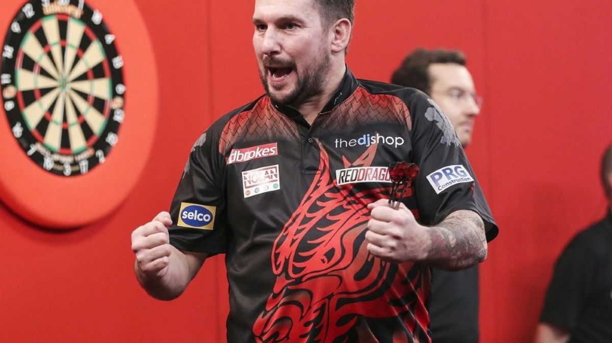 Dartsprofi Jonny Clayton gelingt das perfekte Spiel