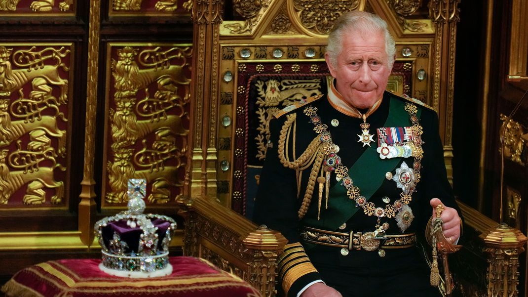 Stellvertretend für seine Mutter Elisabeth II., war Charles schon 2022 gefragt, um die Eröffnung des Parlaments in Westminster zu begleiten.