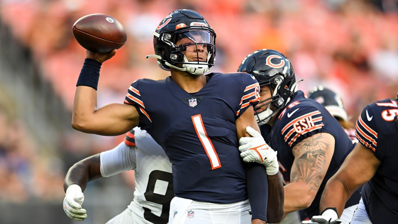 
                <strong>Chicago Bears</strong><br>
                Quarterback (2): Justin Fields, Trevor SiemianRunning Back (3): Trestan Ebner, Khalil Herbert, David MontgomeryFullback (2): Khari Blasingame, Jake TongesWide Receiver (7): N'Keal Harry, Velus Jones Jr., Darnell Mooney, Dante Pettis, Byron Pringle, Tajae Sharpe, Equanimeous St. BrownTight End (2): Ryan Griffin, Cole KmetOffensive Line (9): Larry Borom, Ja'Tyre Carter, Teven Jenkins, Sam Mustipher, Lucas Patrick, Riley Reiff, Zachary Thomas, Cody Whitehair, Braxton JonesDefensive Line (8): Angelo Blackson, Trevis Gipson, Justin Jones, Al-Quadin Muhammad, Robert Quinn, Mike Pennel, Dominique Robinson, Khyiris TongaLinebacker (6): Matthew Adams, Caleb Johnson, Nicholas Morrow, Jack Sanborn, Roquan Smith, Joe ThomasSecondary (11): Jaquan Brisker, Dane Cruikshank, Kyler Gordon, Elijah Hicks, DeAndre Houston-Carson, Eddie Jackson, Lamar Jackson, Jaylon Johnson, Jaylon Jones, Duke Shelley, Kindle VildorSpecialists (3): Trenton Gill, Cairo Santos, Patrick Scales
              