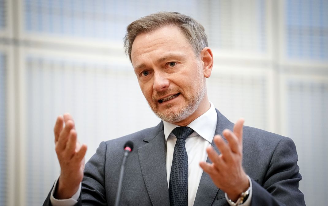 Laut dem Bundesrechnungshof verletzt Christian Lindners Haushaltsplan für 2023 doch die Schuldenbremse.