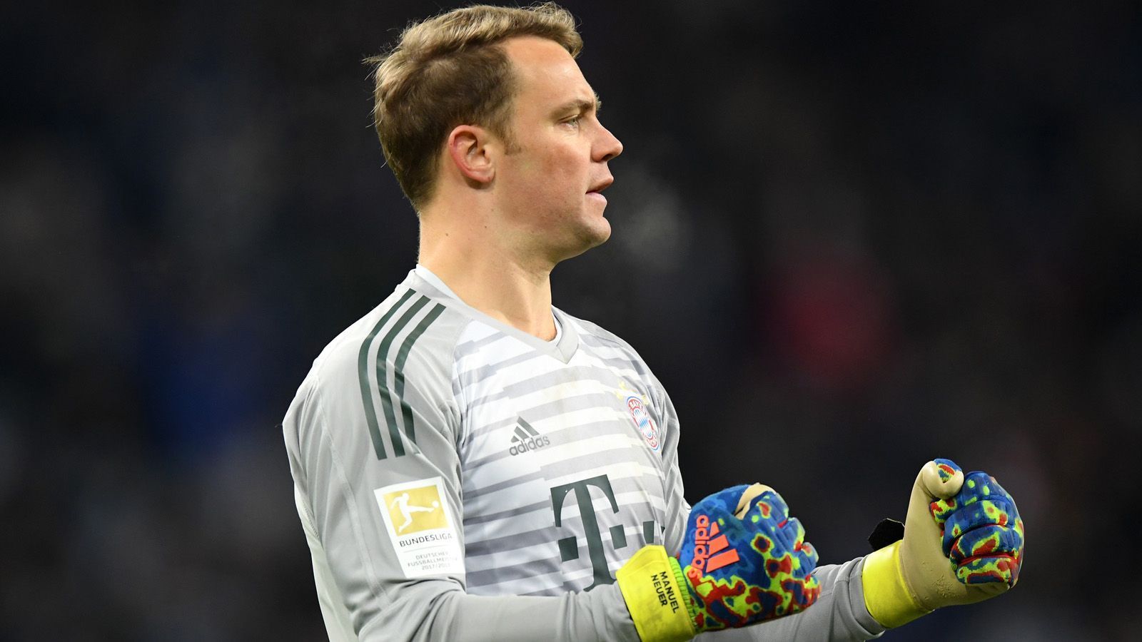 
                <strong>Manuel Neuer</strong><br>
                Hatte in der ersten Hälfte so gut wie nichts zu tun. Neuers größte Herausforderung dürfte gewesen sein, bei frischen Temperaturen die Muskulatur warm zu halten – für den Fall der Fälle, der dann auch eintritt, als Hoffenheim nach der Pause plötzlich aufdreht. Beim Gegentor ist er machtlos. Kurz vor Schluss hält er den Sieg der Bayern im Getümmel fest. ran-Note 3
              