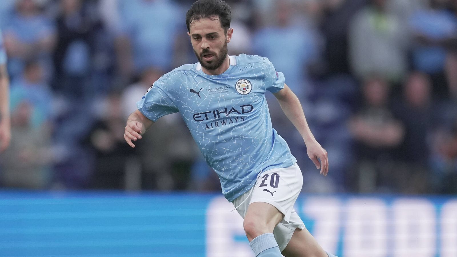 
                <strong>Bernardo Silva</strong><br>
                Zwar hat City zunächst viel Ballbesitz, münzt diesen aber kaum in gefährlichen Aktionen um. Das gilt auch für Bernardo Silva der offensiv kaum stattfindet. Gerade einmal 27 Ballaktionen hat der Portugiese, als er in der 64. Minute für Fernandinho ausgewechselt wird. ran-Note: 4
              