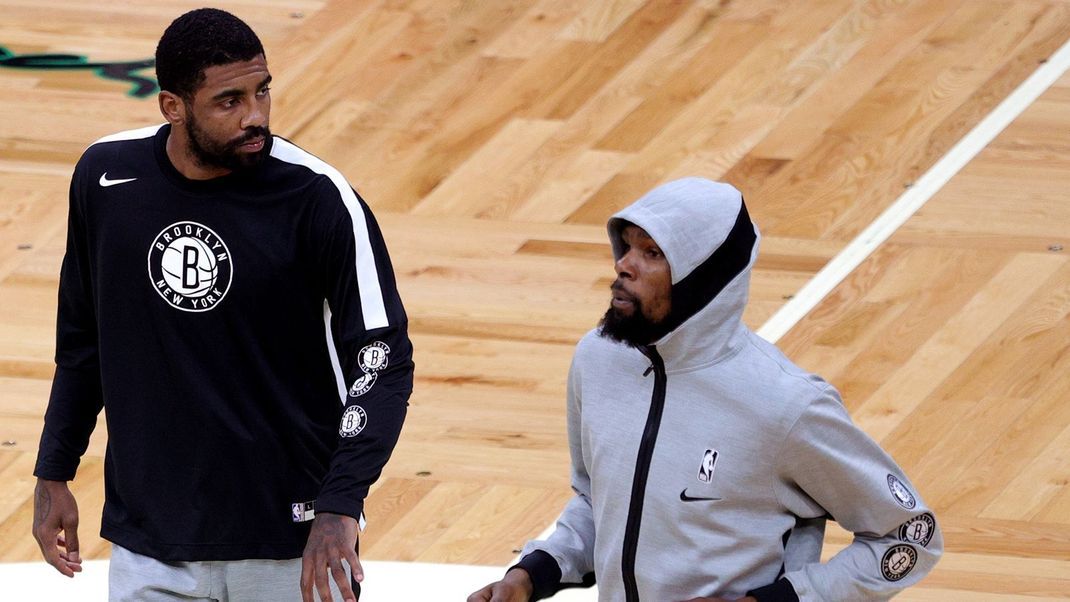Die Hoffnungen der Brooklyn Nets beruhen zurecht auf den beiden Superstars - Kevin Durant (re.) und Kyrie Irving.