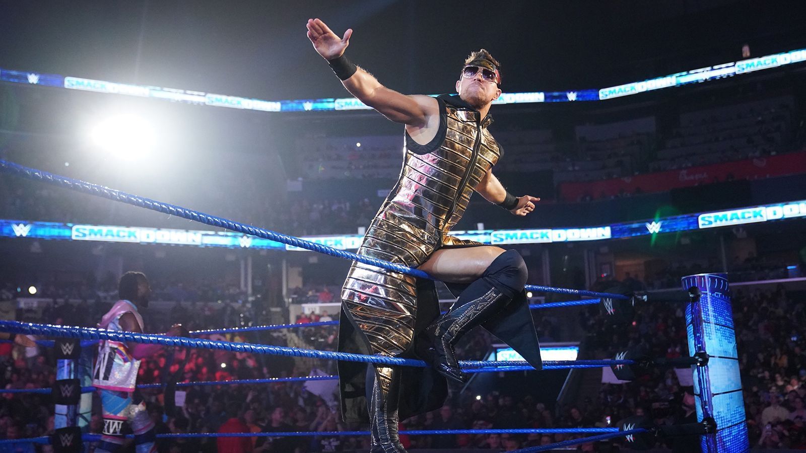 
                <strong>Platz 7: The Miz</strong><br>
                Grundgehalt 2019: 2,5 Millionen US-DollarGleich viel kassiert auch Mike Mizanin aka The Miz. Der muss dafür aber auch deutlich häufiger in den Ring steigen.
              