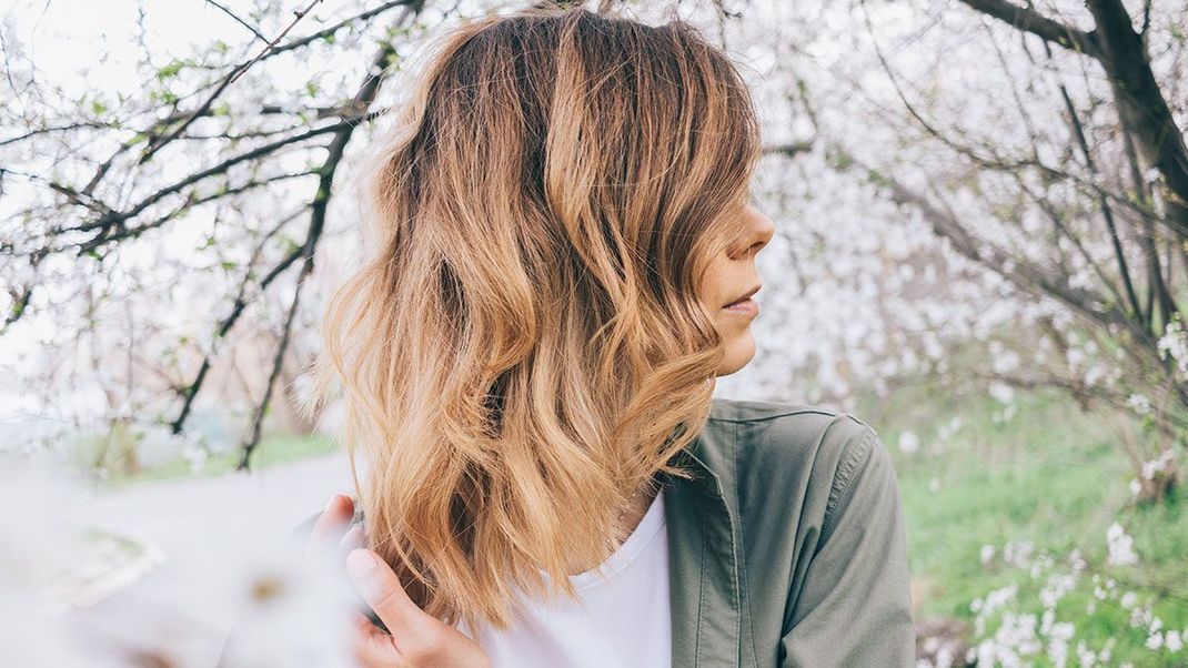 Gold brown Hair, Balayaga und vieles mehr – welche Hairstyles liegen absolut im Trend und sind die Farben für die Trendfrisuren in 2021? Jetzt Artikel lesen! 