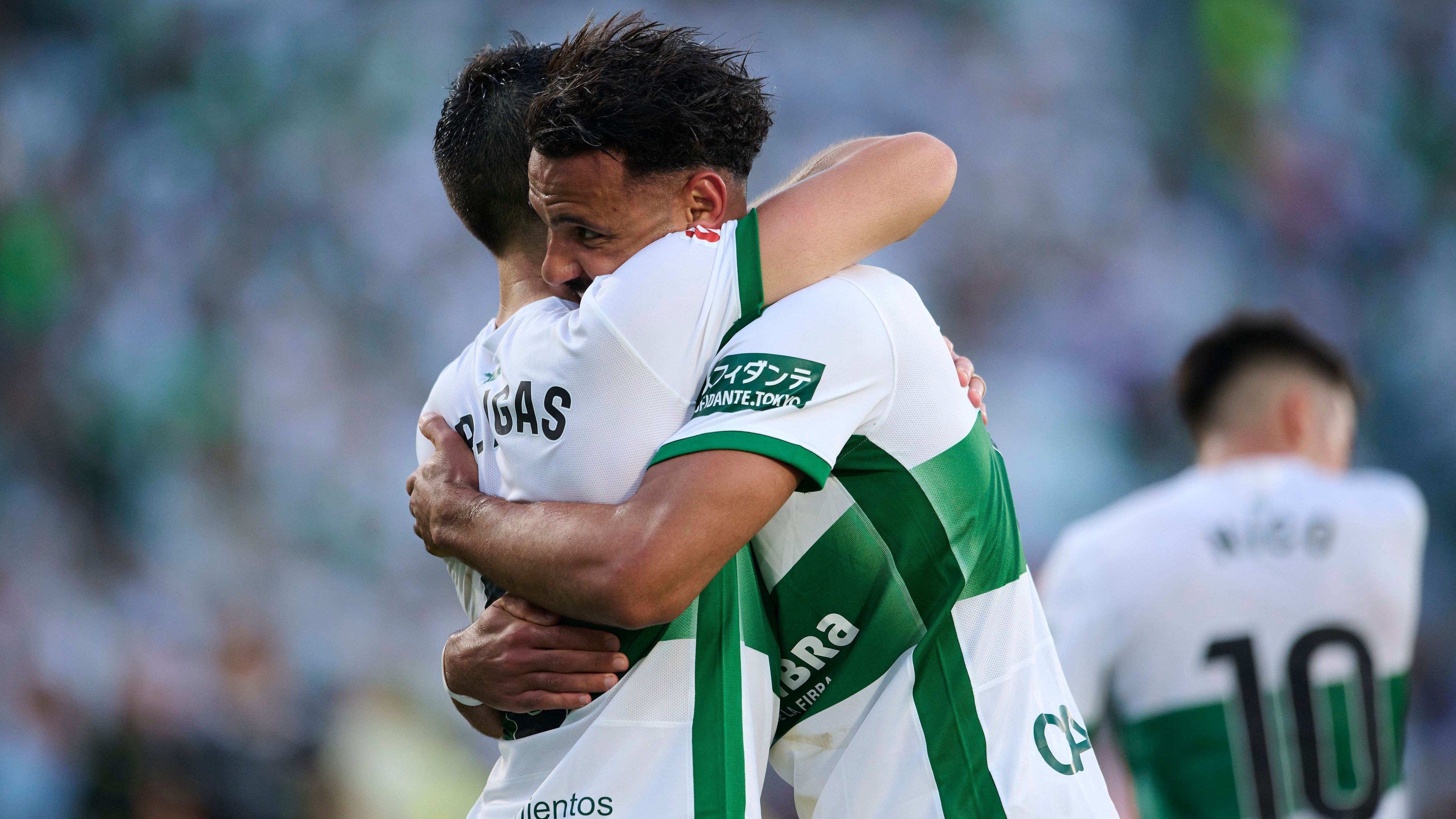 <strong>Aufsteiger: offen (Spanien)</strong><br>Der zweite Aufstiegs-Platz ist stark umkämpft. Mit 74 Punkten steht der FC Elche derzeit auf dem zweiten Rang. Real Oviedo und CD Mirandes lauern jedoch direkt dahinter - beide Mannschaften haben 72 Punkte auf dem Konto. Am Wochenende kommt es zum Showdown am letzten Spieltag.