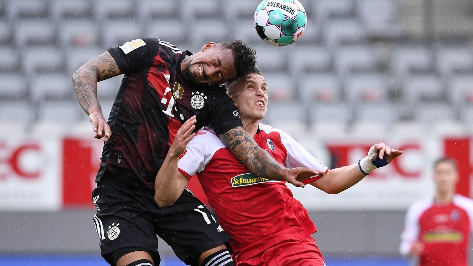 
                <strong>Jerome Boateng</strong><br>
                Ab 2016 wurde Boateng immer wieder von langwierigen Verletzungen ausgebremst und stand im Sommer 2019 vor dem Aus in München. Ein Lustlos-Auftritt bei der Meisterfeier damals kostete ihn viele Sympathien, Bayern-Präsident Uli Hoeneß riet nonchalant zu einem Wechsel. Doch Boateng blieb, kämpfte sich unter Hansi Flick zurück zur Topform und wurde mit dem zweiten Triple 2020 belohnt. Seine Zukunft ist noch komplett offen.
              