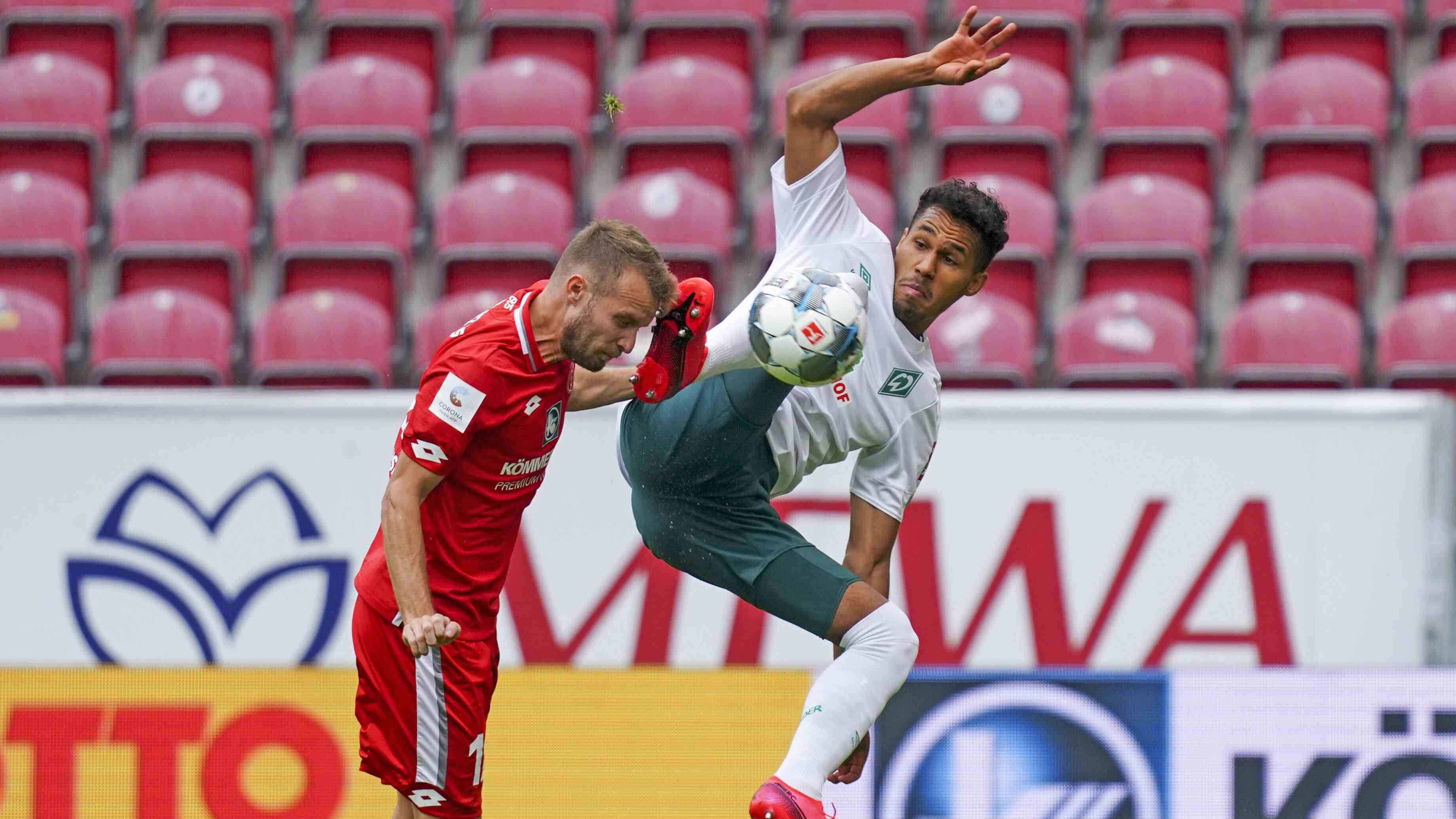 
                <strong>Theodor Gebre Selassie</strong><br>
                Der Rechtsverteidiger erlebt eine erste Halbzeit zum Vergessen. Erst verletzt er sich beim Gegentor zum 0:1 und muss behandelt werden, dann zieht er sich bei einem Zweikampf mit Quaison eine zweite Blessur zu und muss noch vor der Halbzeit ausgewechselt werden. ran-Note: 4
              