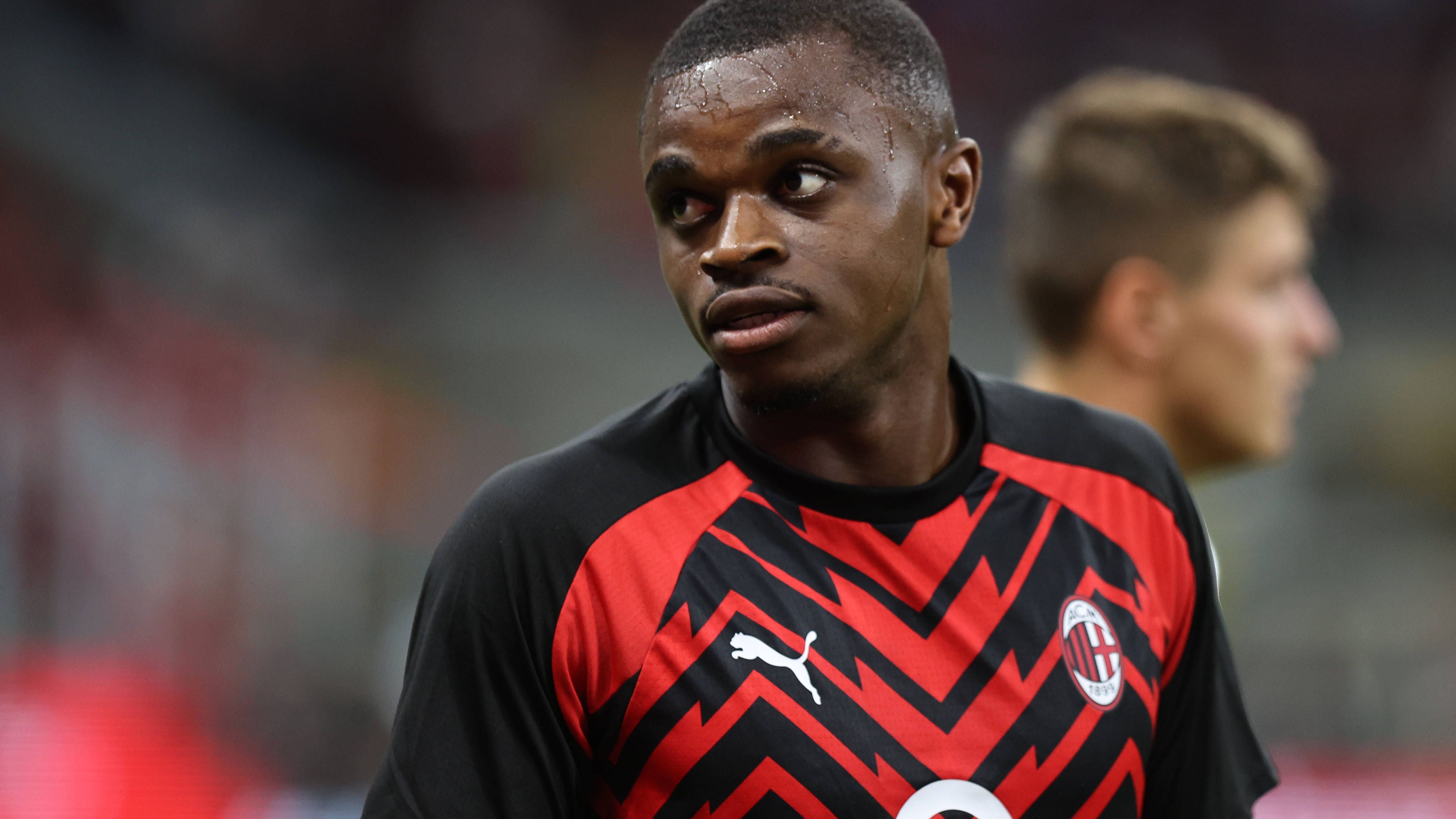 <strong>Pierre Kalulu (AC Mailand)</strong><br>Als möglicher Nachfolger von Benjamin Pavard sollen die Münchner auch Pierre Kalulu ins Auge gefasst haben. Bislang läuft die Saison für den Franzosen bescheiden. Nach zwei Jokereinsätzen verabschiedete er sich mit einer Muskelverletzung auf die Ausfallliste. Eine Leihe könnte im Winter allemal drin sein für den 23-Jährigen, der auch als Rechtsverteidiger agieren kann.
