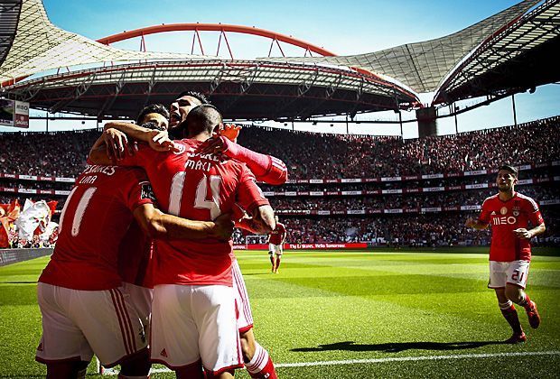 
                <strong>Benfica Lissabon (Portugal)</strong><br>
                Benfica Lissabon ist zum 34. Mal portugiesischer Fußball-Meister. Dem Rekordchampion reichte ein 0:0 am vorletzten Spieltag bei Vitoria Guimaraes, um den Titel erfolgreich zu verteidigen.
              