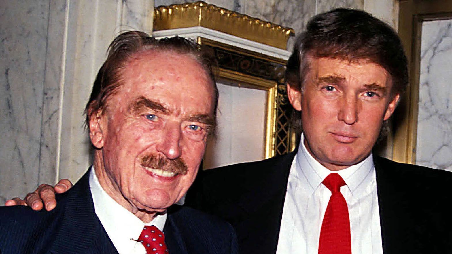 Fred Trump erzog seine fünf Kinder streng. Mary Trump, eine Nichte, enthüllte in einem Buch, dass Fred Trump seine Söhne zu harten Männern machen wollte. Mit Gefühlen habe er nicht umgehen können.