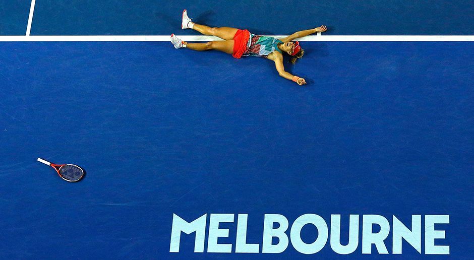 
                <strong>Kerber gewinnt Australian Open: Die besten Szenen</strong><br>
                So sehen Sieger aus. Völlig überwältigt muss sich Angelique Kerber erstmal darüber klar werden, was ihr gerade Großartiges gelungen ist. Das Stadion tobt.
              