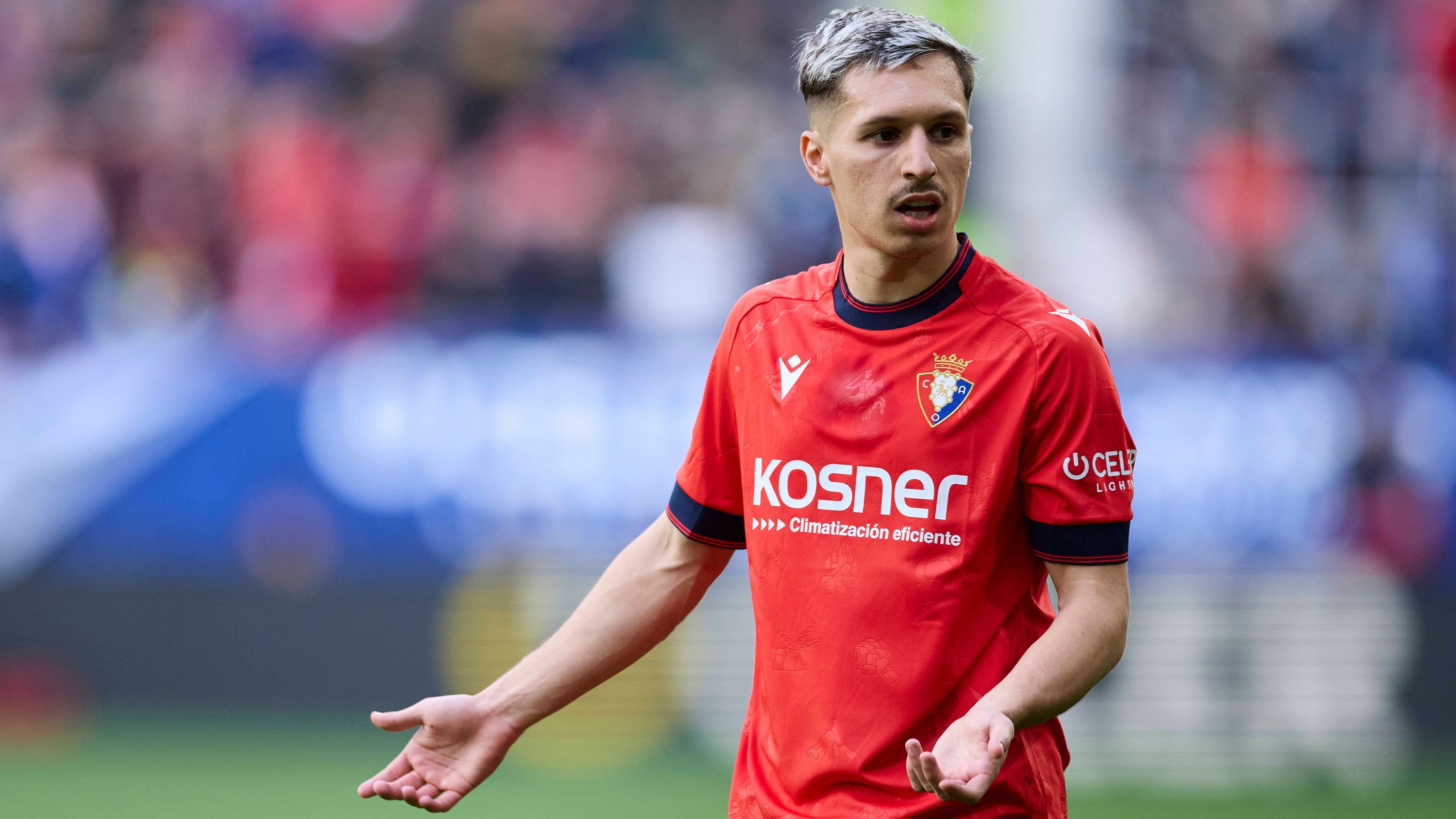 <strong><em>Bryan Zaragoza (AFC Bournemouth)</em></strong><br><em>Nachdem Bryan Zaragoza zuletzt an CA Osasuna verliehen war, wird nun auch die Spur nach England heißer. Einem Bericht von Transfer-Journalist Matteo Moretto zufolge ist der AFC Bournemouth in das Rennen um den Flügelspieler eingestiegen. Das Problem: Der Spanier würde offenbar eigentlich lieber zurück in seine Heimat. Auch Celta Vigo mischt demnach weiter mit im Transferpoker. Der FC Bayern beharrt dem Bericht zu Folge auf eine Leihgebühr in Höhe von zwei Millionen Euro verbunden mit einer Kaufpflicht zwischen 12-15 Millionen Euro für den 23-Jährigen.</em>
