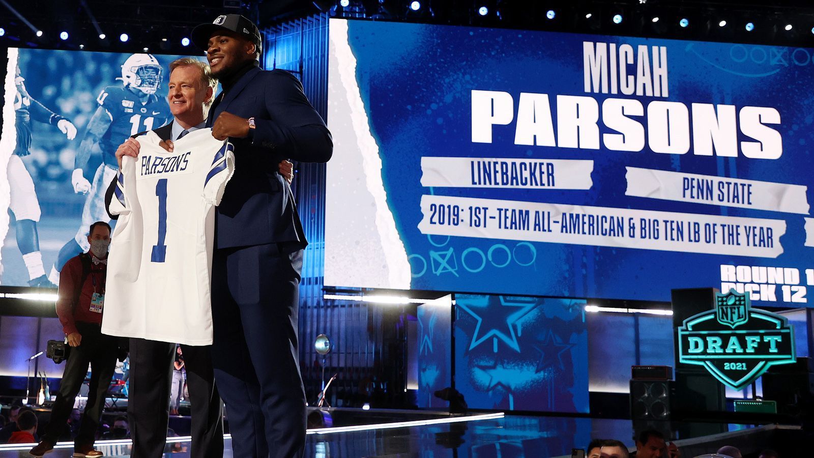 
                <strong>Dallas Cowboys – Micah Parsons (Pick 12)</strong><br>
                Die Dallas Cowboys, die im Tausch mit den Eagles zurück traden, bekommen an Position 12 mit Micah Parsons den höchstgewählten Linebacker des NFL Draft 2021. Der 21-Jährige spielte am College für die Penn State Nittany Lions und wurde nach der Saison 2019 zum Butkus–Fitzgerald Linebacker of the Year ernannt.
              