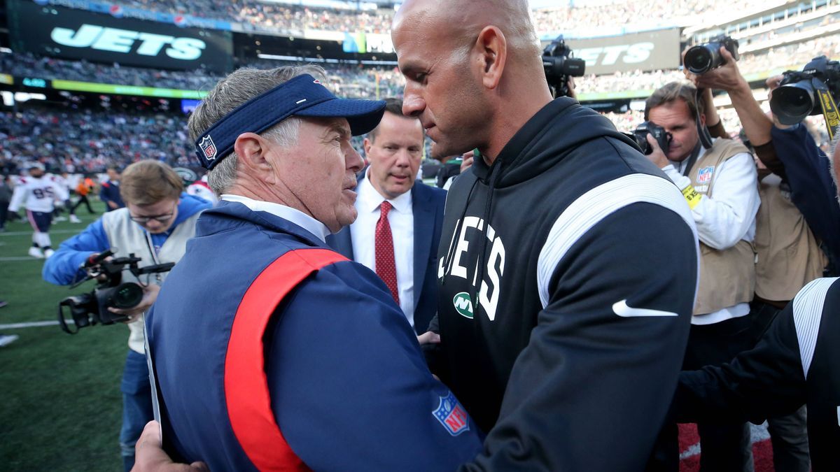 NFL, American Football Herren, USA New England Patriots at New York Jets Oct 30, 2022; East Rutherford, New Jersey, USA; New England Patriots head coach Bill Belichick meets New York Jets head coac...