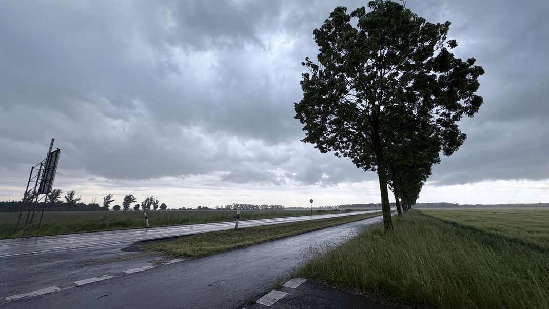 Unwetterwolken über Teilen Deutschlands - der DWD erwartet schwere und teils unwetterartige Gewitter ab Montag. 