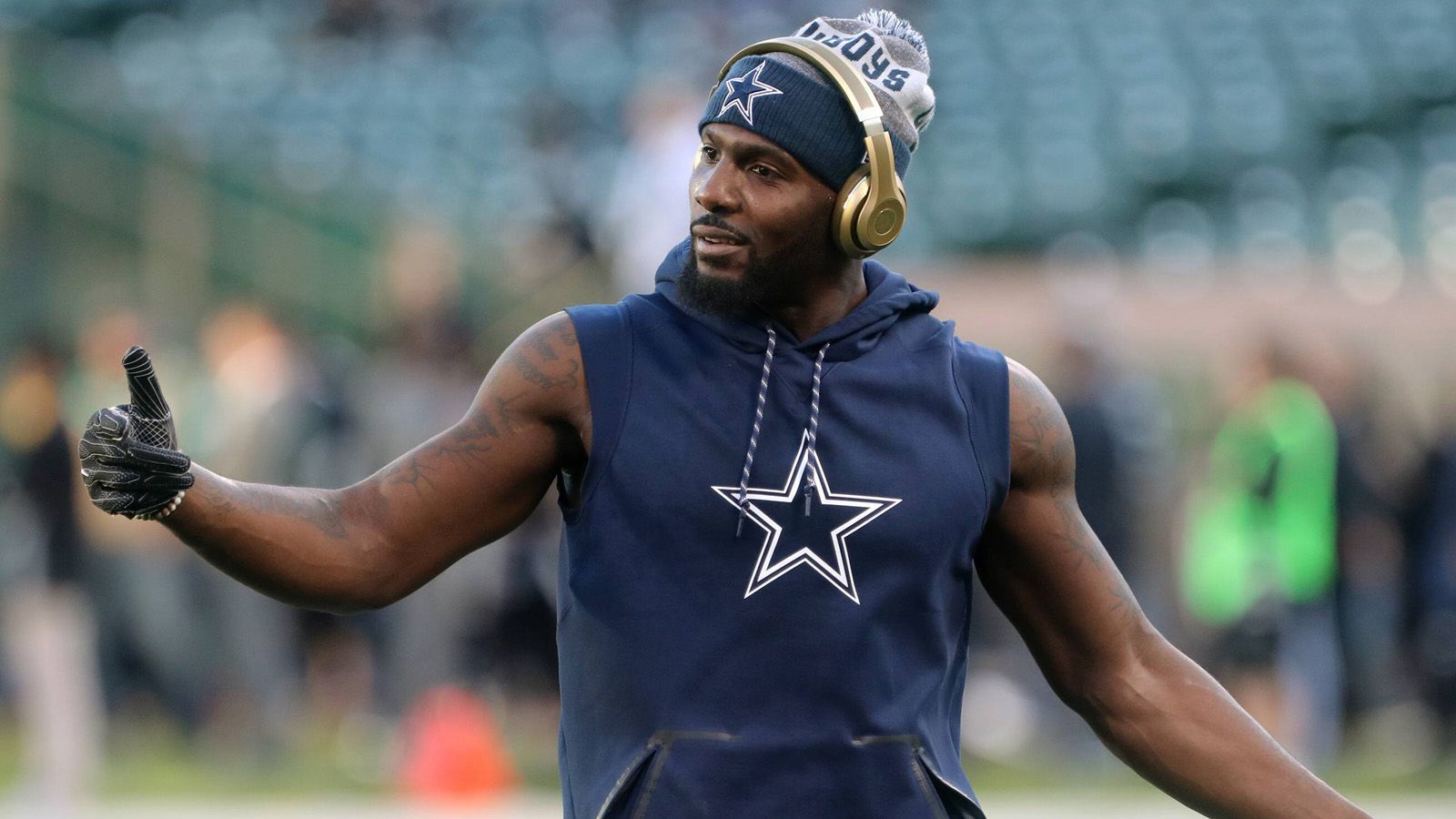 
                <strong>Dez Bryant</strong><br>
                Der Wide Receiver Bryant wurde nach seiner achten Saison in Dallas entlassen. Durch seine Freistellung wurden in der Saison 2018 acht Millionen Dollar eingespart. Eine Achillessehnenverletzung, die er sich bei den New Orleans Saints zugezogen hatte, ließ Bryant zwei Jahre lang pausieren, bevor er 2020 schließlich sein kurzes Comeback bei den Baltimore Ravens gab.
              