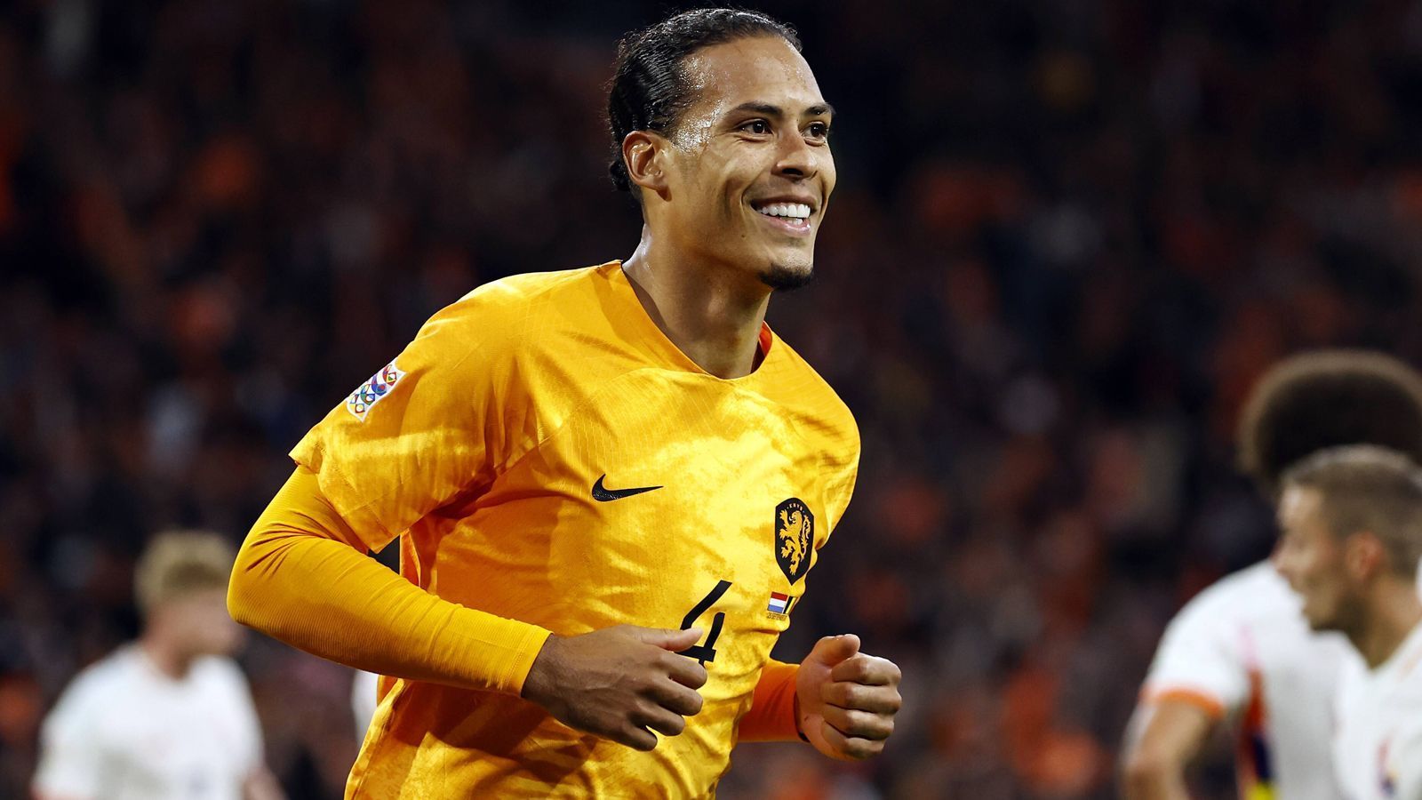 
                <strong>Niederlande: Virgil van Dijk - Gruppe A</strong><br>
                &#x2022; Aktueller Verein: FC Liverpool<br>&#x2022; Länderspiele: 49<br>&#x2022; Vorgänger bei der WM 2018: keine WM-Teilnahme<br>
              