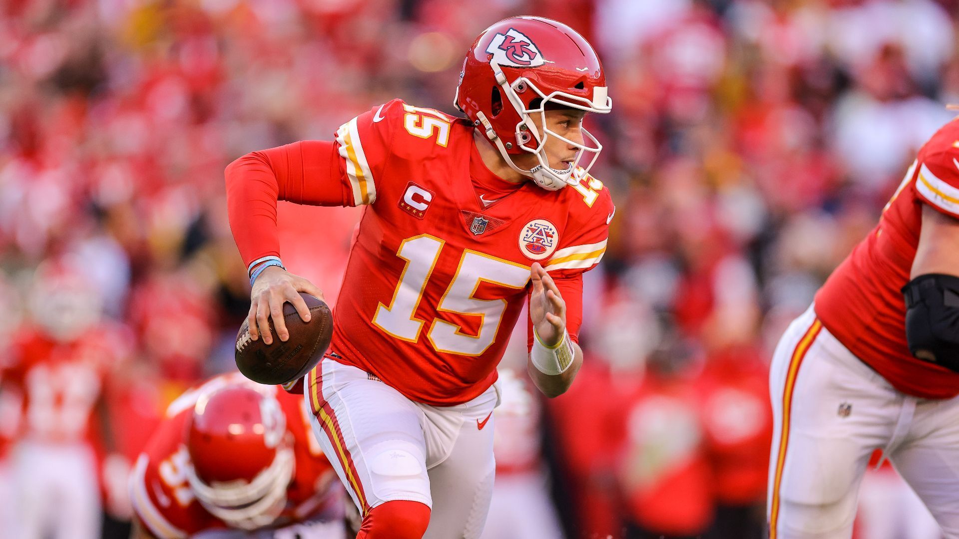 
                <strong>Platz 3: Patrick Mahomes </strong><br>
                Team: Kansas City ChiefsOverall Rating: 95Key Stats: Awareness: 91 - Throwing Power: 97 - Throwing Accuracy: 95 (short), 91 (medium), 89 (deep)
              