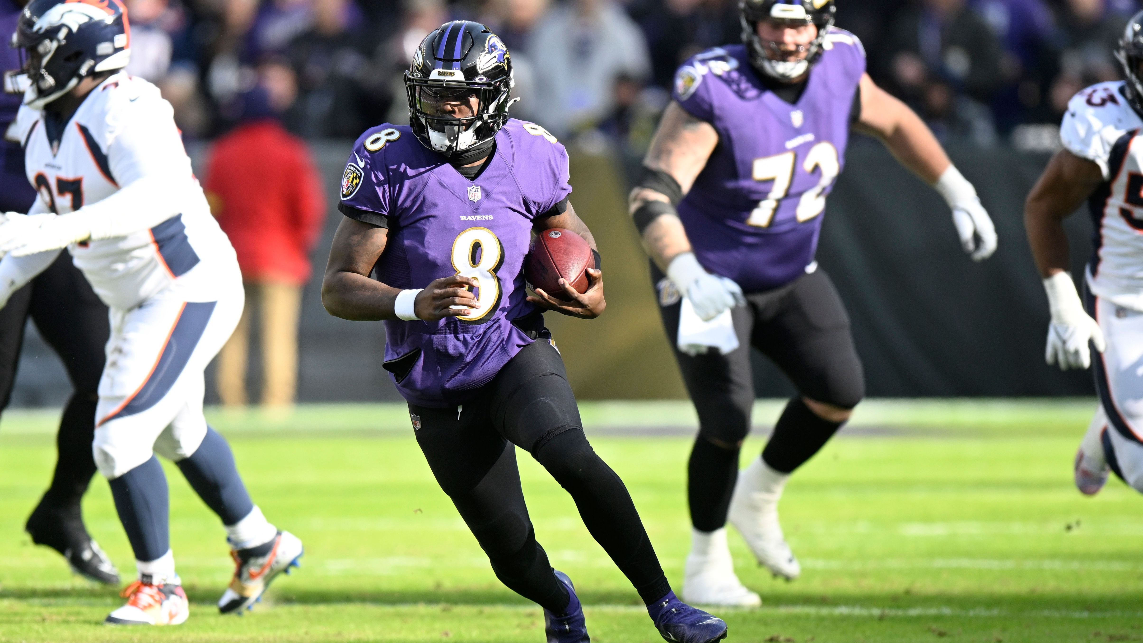 <strong>Baltimore Ravens: Offensive (Stärken)<br></strong>Ein fitter Lamar Jackson ist ein gefährlicher Lamar Jackson. Wenn der ehemalige MVP zurück zu alter Form findet und verletzungsfrei bleibt, hebt er die Ravens im Pass- und im Laufspiel auf ein hohes Niveau. Die Offensive Line verfügt über eine Reihe an guten Starten. Neben Tight End Mark Andrews sollen nun Odell Beckham Jr. und Zay Flowers für mehr individuelle Qualität auf der Receiver-Position sorgen.&nbsp;