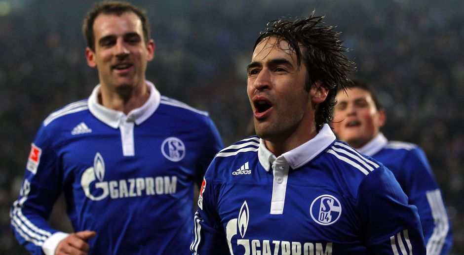 
                <strong>2010 - Raul zum FC Schalke 04 (ablösfrei)</strong><br>
                Im Alter von 33 Jahren löste die Real-Legende seinen Vertrag bei den Königlichen auf. Diese Chance nutzten die Schalker und lotsten den Weltstar in den Ruhrpott. In zwei Jahren bei den Königsblauen erzielte Raul 26 Tore und gewann 2011 den DFB-Pokal. 
              